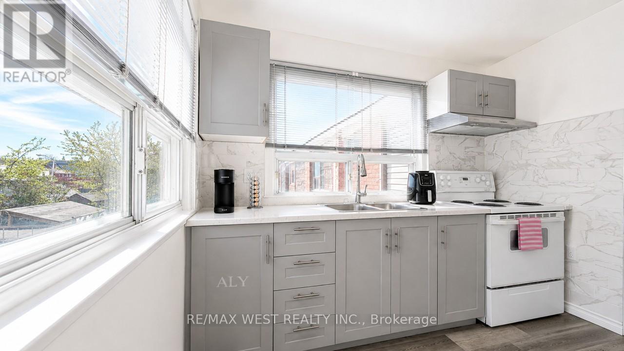 Upper - 321 Caledonia Road, Toronto, Ontario  M6E 4T4 - Photo 4 - W12825042
