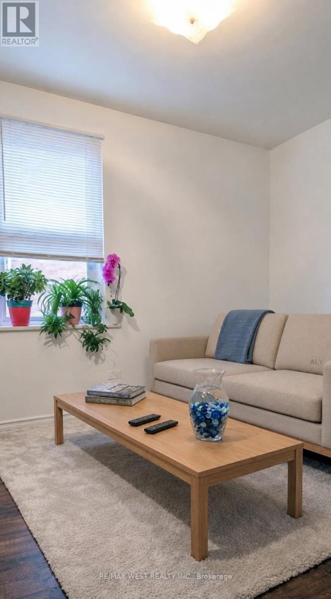 Upper - 321 Caledonia Road, Toronto, Ontario  M6E 4T4 - Photo 9 - W12825042
