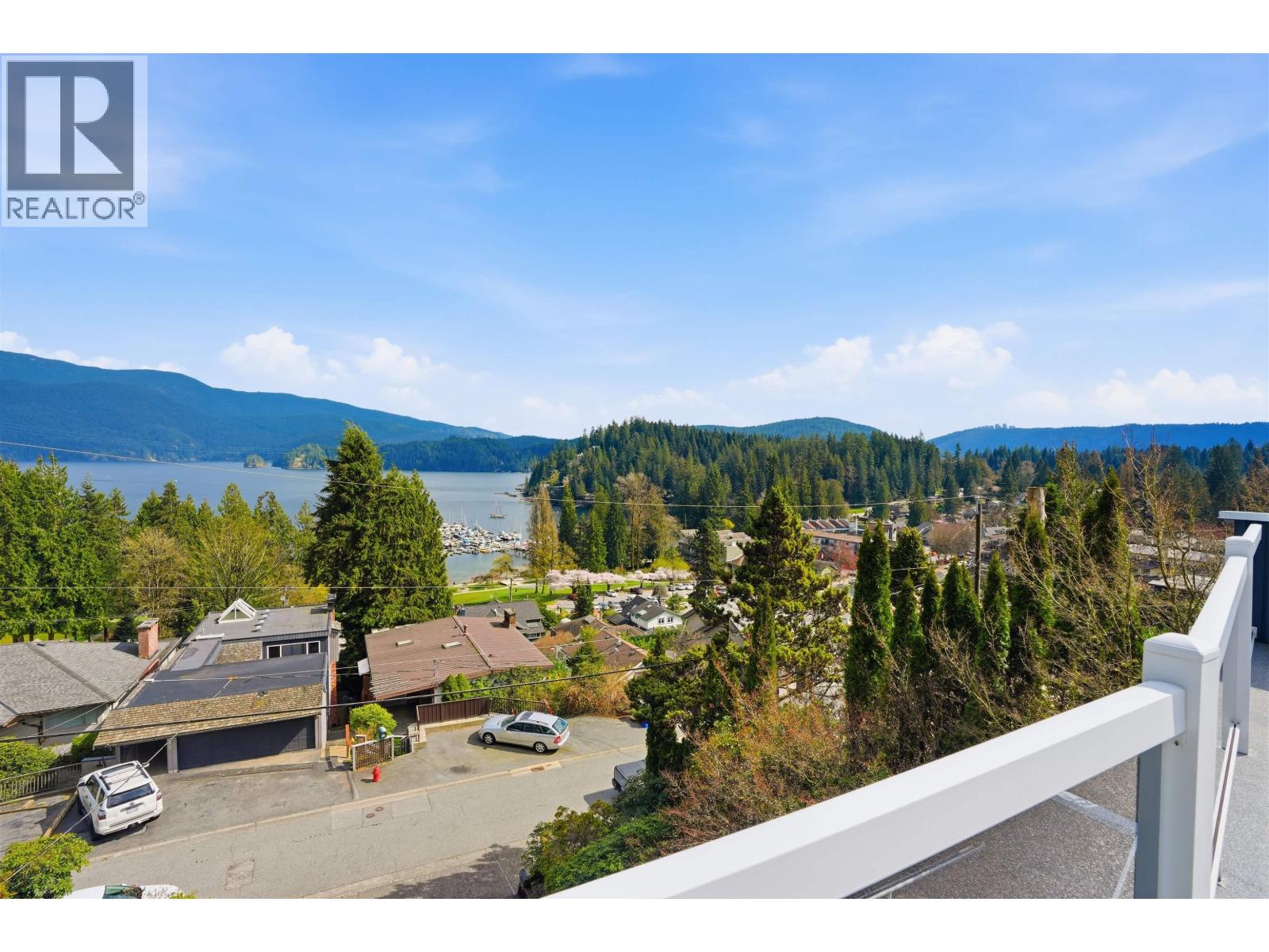 2341 Caledonia Avenue, North Vancouver, British Columbia  V7G 1T8 - Photo 5 - R3105668