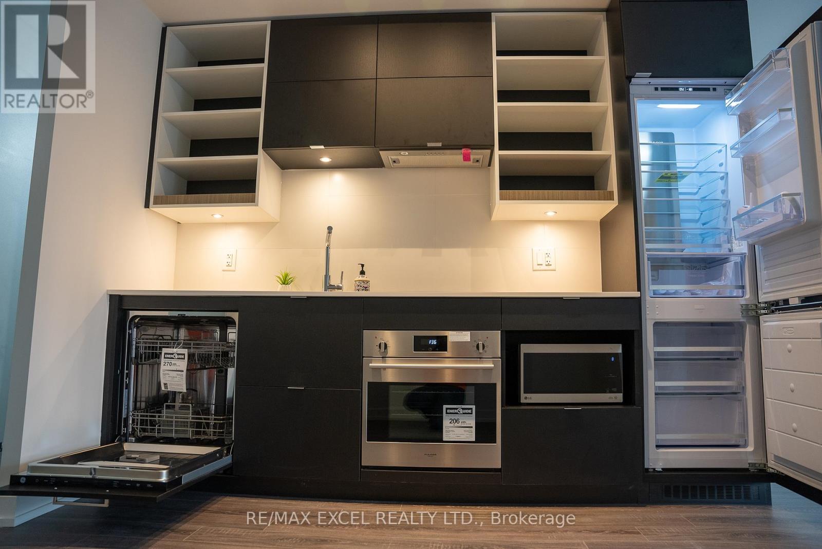 1706 - 20 Edward Street, Toronto, Ontario  M5G 0C5 - Photo 2 - C13087380