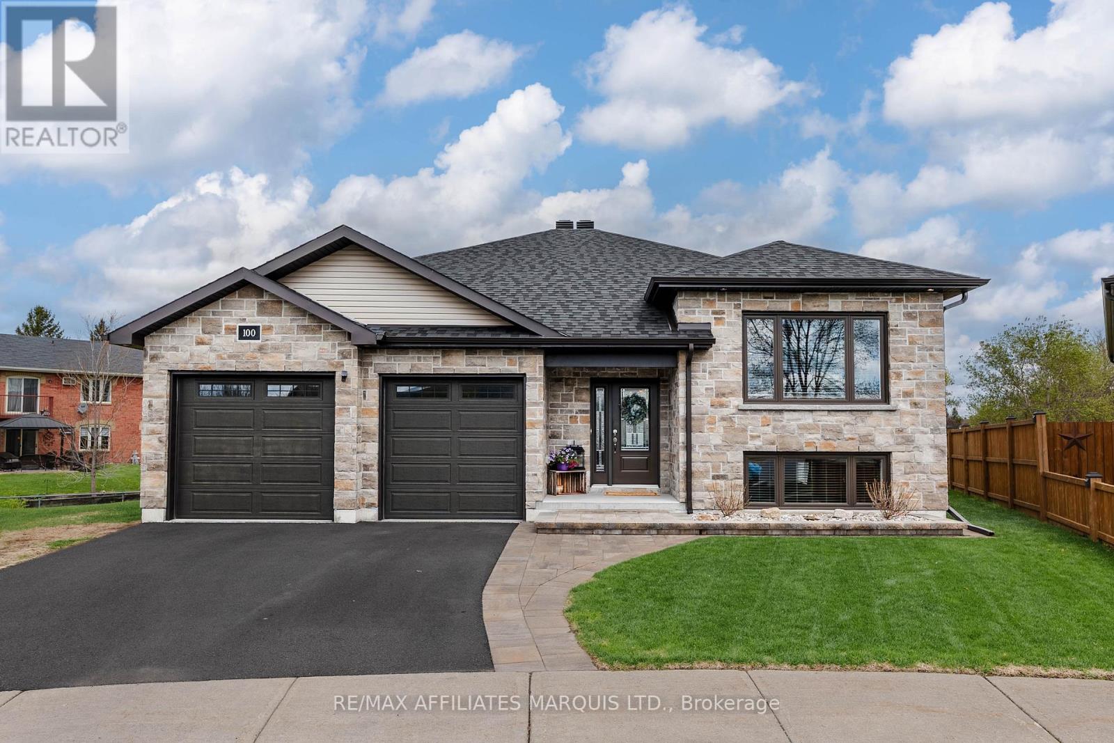100 FORESTDALE CRESCENT, Cornwall, Ontario