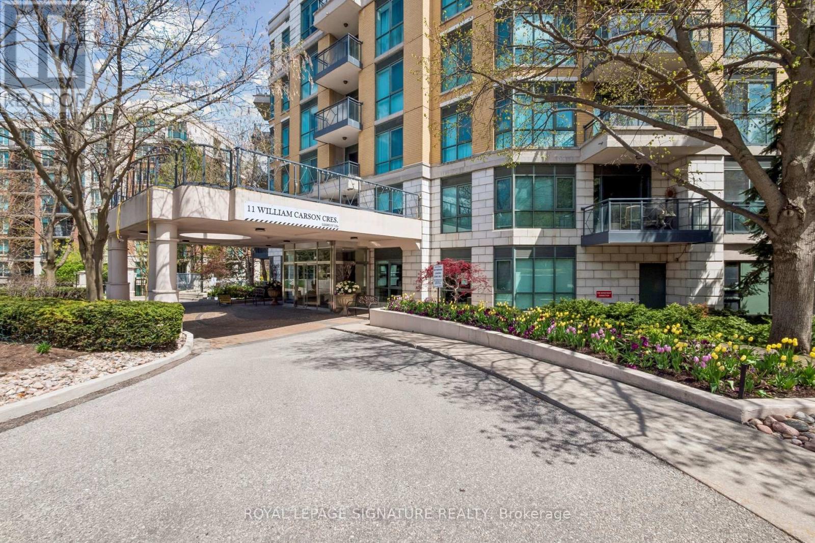 <div class="slider-price">$799,999</div><p>317 - 11 William Carson Crescent, Toronto, Ontario</p>