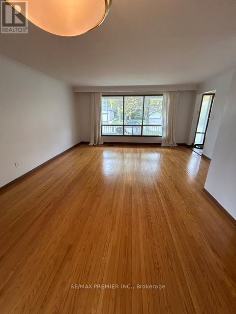 19 Sandbourne Crescent, Toronto, Ontario  M2L 3A5 - Photo 7 - C13117420