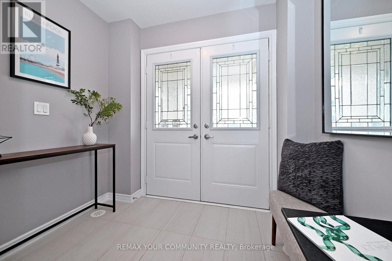 39 Blackpool Lane, East Gwillimbury, Ontario  L9N 0R7 - Photo 4 - N13056230