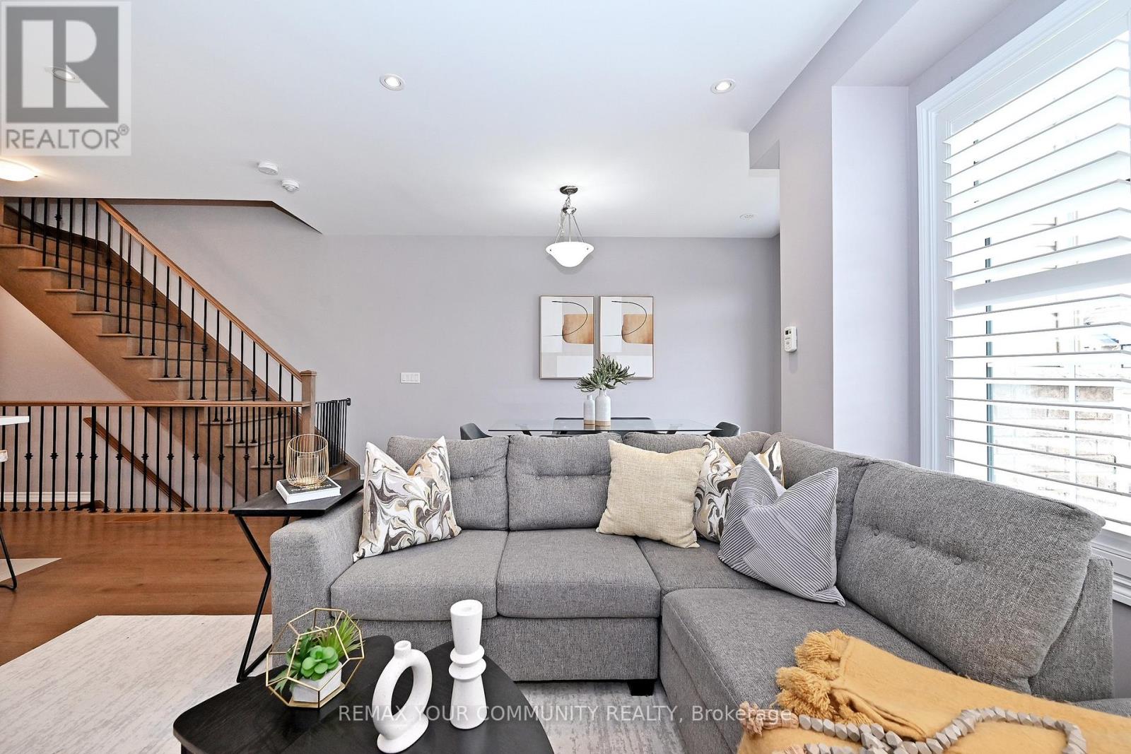 39 Blackpool Lane, East Gwillimbury, Ontario  L9N 0R7 - Photo 12 - N13056230