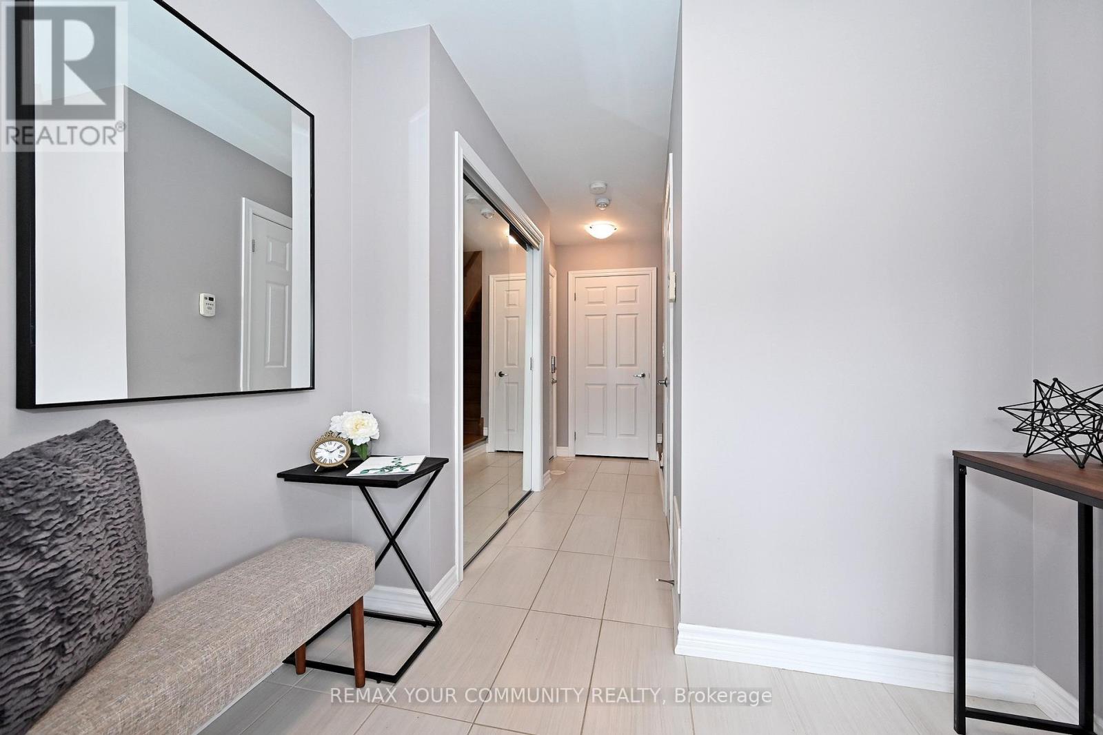 39 Blackpool Lane, East Gwillimbury, Ontario  L9N 0R7 - Photo 5 - N13056230