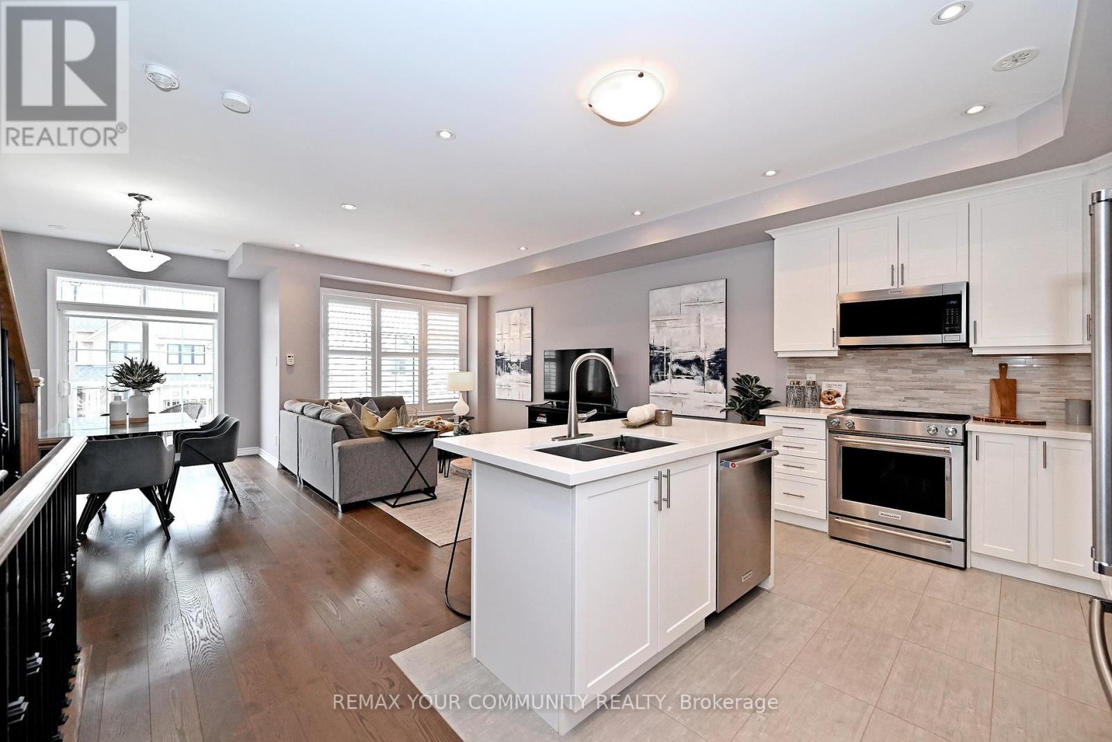 39 BLACKPOOL LANE, East Gwillimbury, Ontario