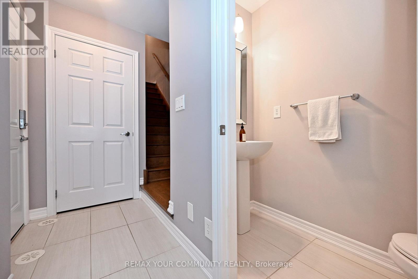 39 Blackpool Lane, East Gwillimbury, Ontario  L9N 0R7 - Photo 6 - N13056230