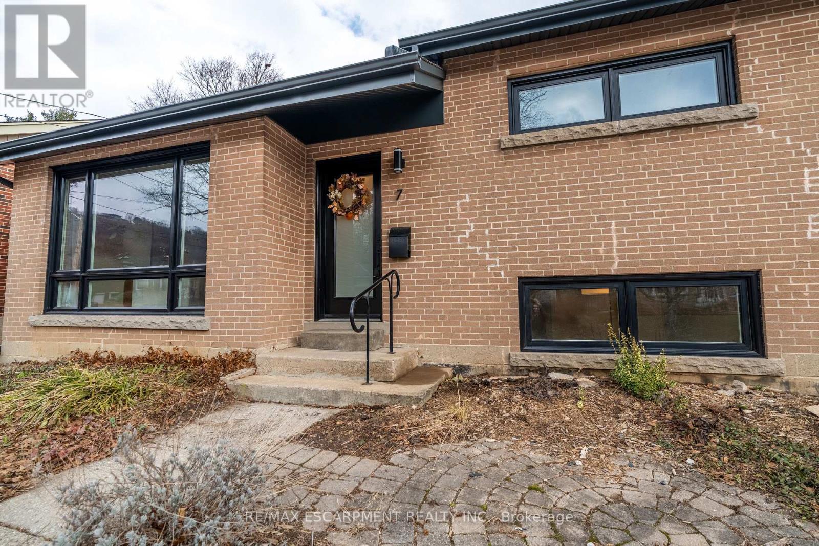 7 Glenmorris Drive, Hamilton, Ontario  L9H 1S5 - Photo 3 - X13006112