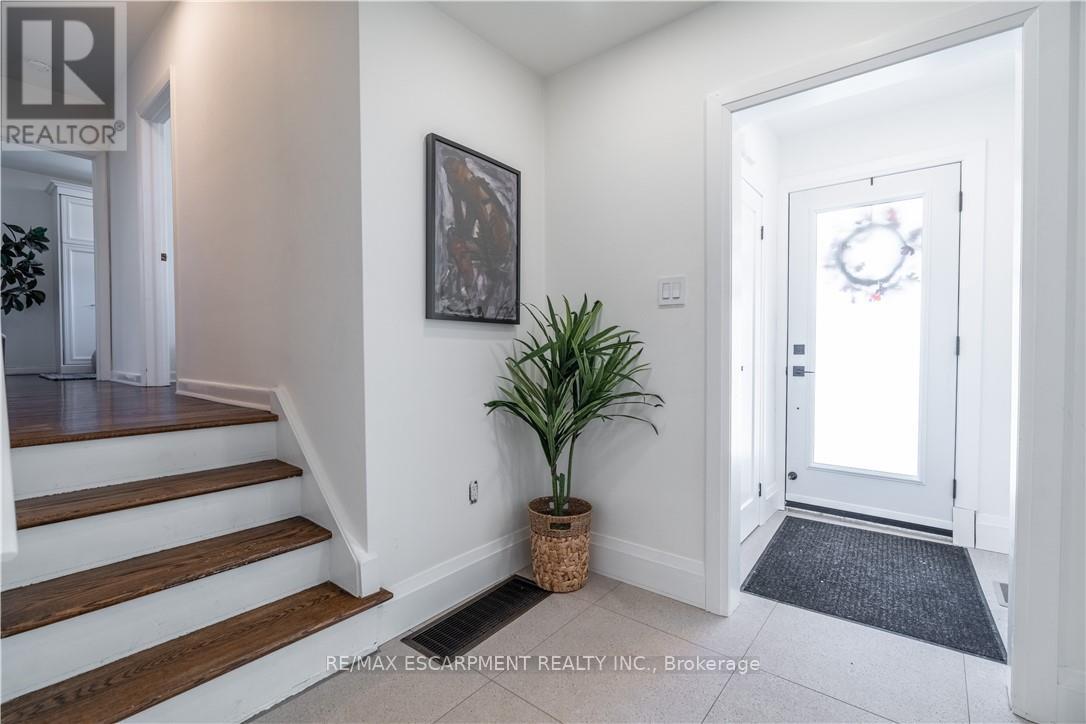 7 Glenmorris Drive, Hamilton, Ontario  L9H 1S5 - Photo 5 - X13006112