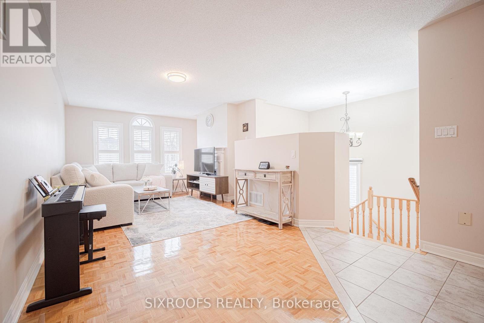 Upper - 23 San Vito Drive, Vaughan, Ontario  L4H 2S9 - Photo 5 - N13119706