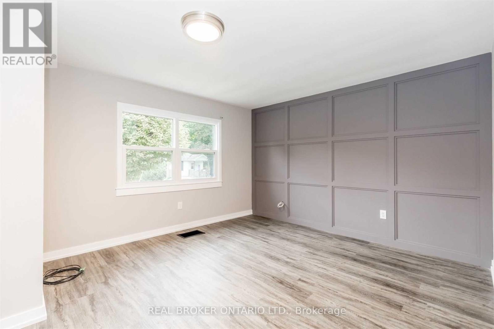 156 Clapperton Street, Barrie (Wellington), Ontario  L4M 3G4 - Photo 11 - S13119752