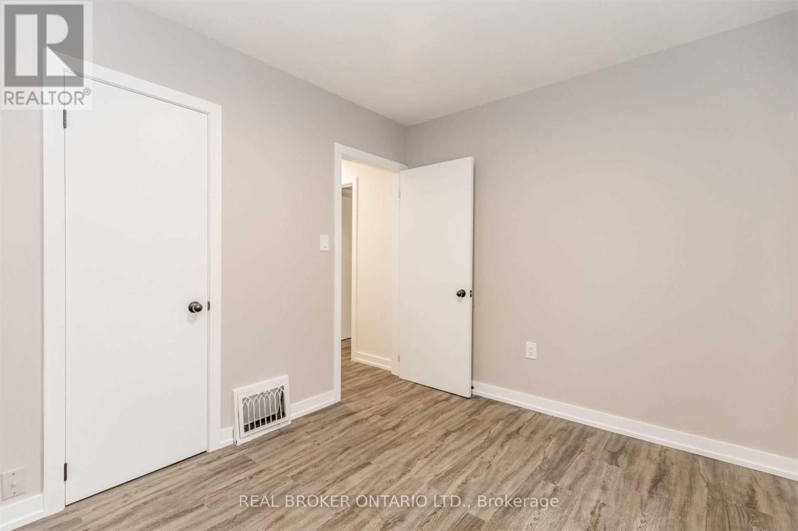 156 Clapperton Street, Barrie (Wellington), Ontario  L4M 3G4 - Photo 13 - S13119752