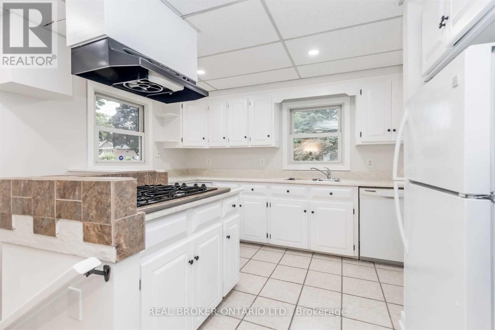 156 Clapperton Street, Barrie (Wellington), Ontario  L4M 3G4 - Photo 4 - S13119752