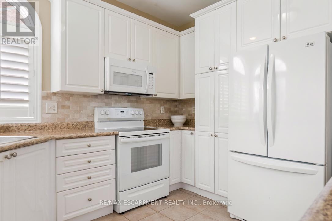 2464 Pebblestone Court, Oakville, Ontario  L6M 4C4 - Photo 12 - W13119764