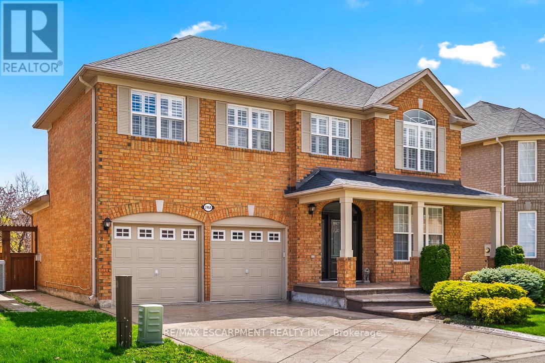 2464 Pebblestone Court, Oakville, Ontario  L6M 4C4 - Photo 2 - W13119764