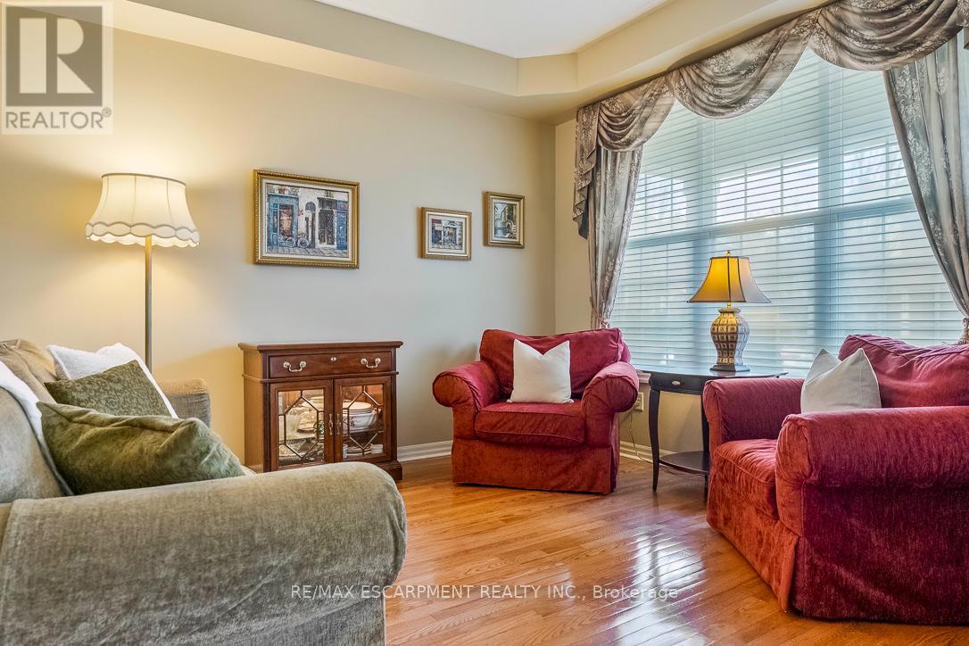 2464 Pebblestone Court, Oakville, Ontario  L6M 4C4 - Photo 3 - W13119764