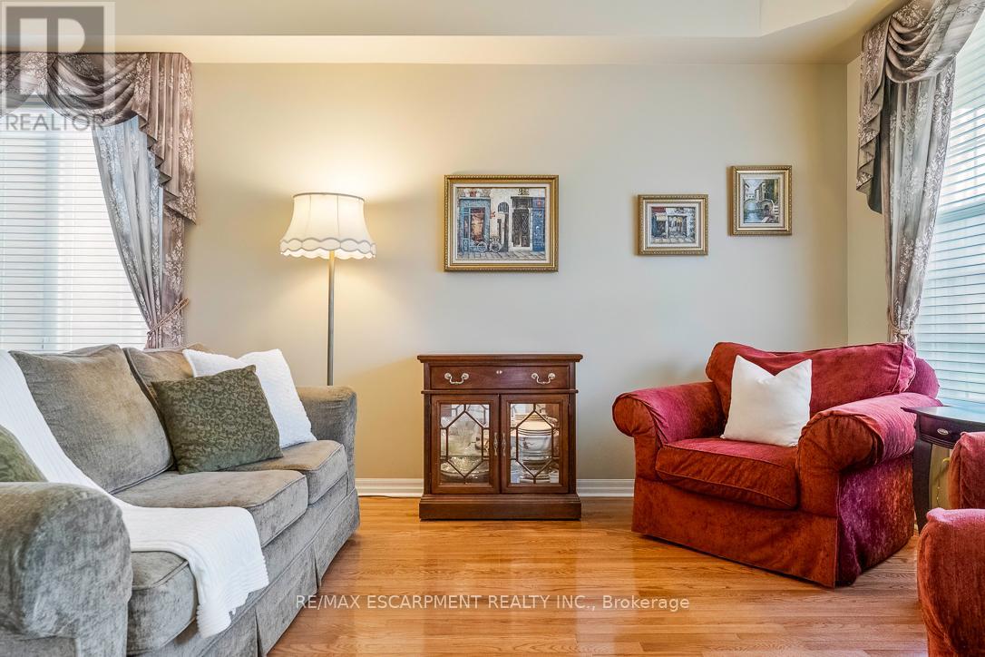 2464 Pebblestone Court, Oakville, Ontario  L6M 4C4 - Photo 4 - W13119764