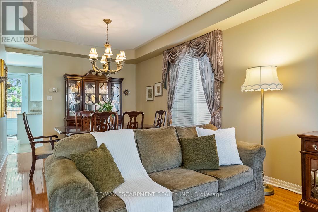2464 Pebblestone Court, Oakville, Ontario  L6M 4C4 - Photo 5 - W13119764