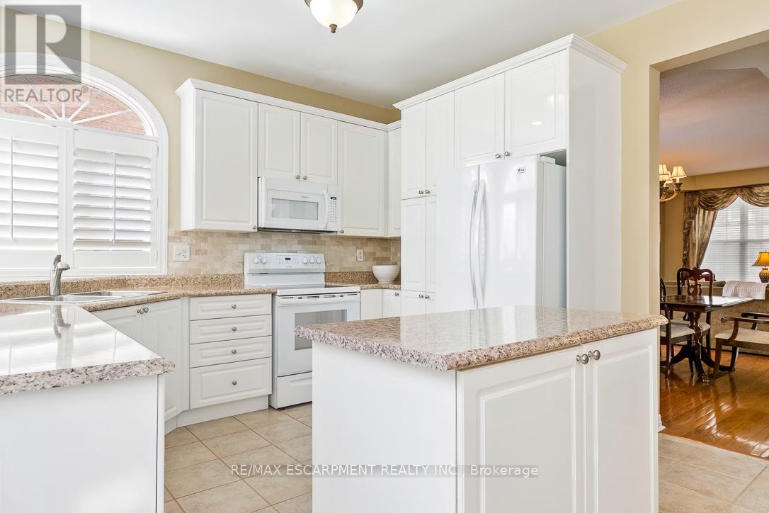2464 Pebblestone Court, Oakville, Ontario  L6M 4C4 - Photo 8 - W13119764