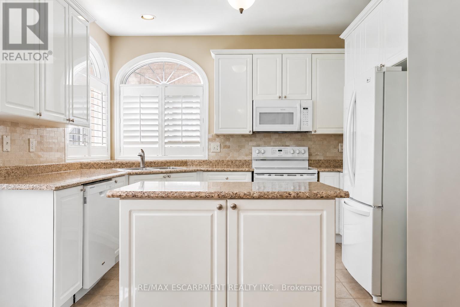 2464 Pebblestone Court, Oakville, Ontario  L6M 4C4 - Photo 9 - W13119764
