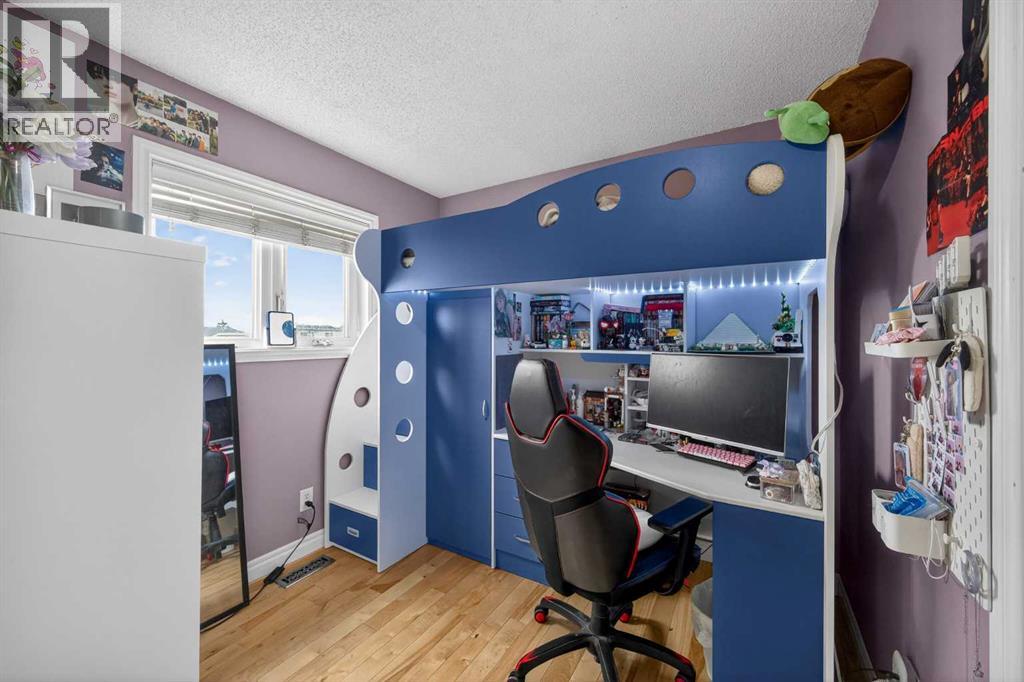 35 Erin Green Place Se, Calgary, Alberta  T2B 3C2 - Photo 18 - A2310457