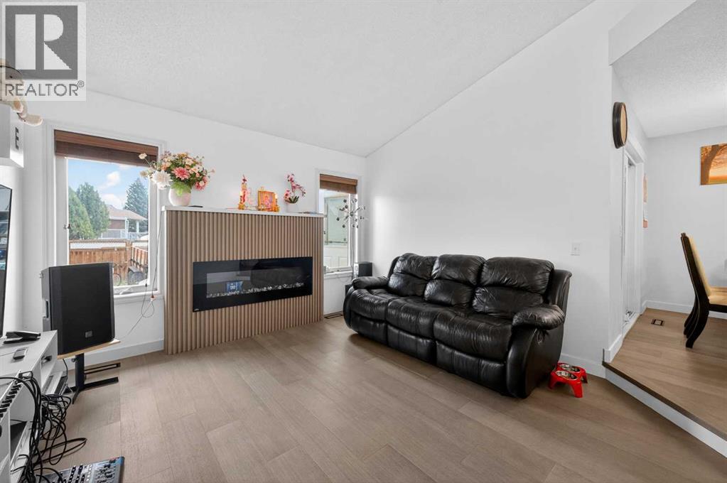 35 Erin Green Place Se, Calgary, Alberta  T2B 3C2 - Photo 9 - A2310457