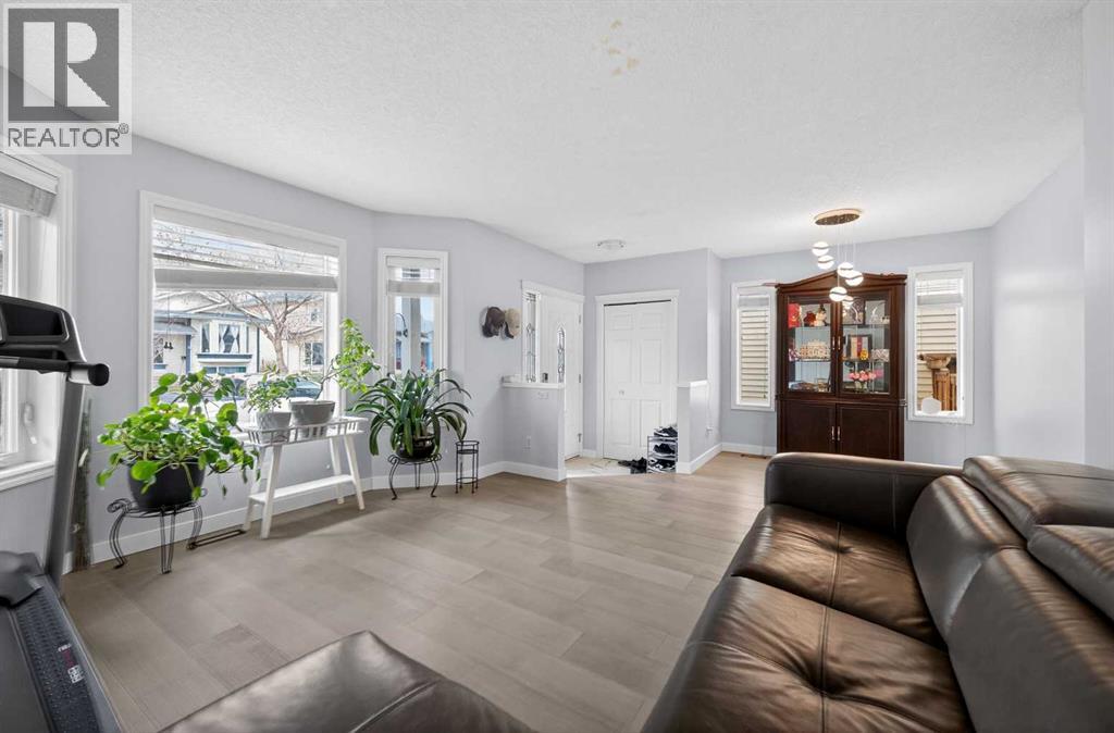 35 Erin Green Place Se, Calgary, Alberta  T2B 3C2 - Photo 4 - A2310457