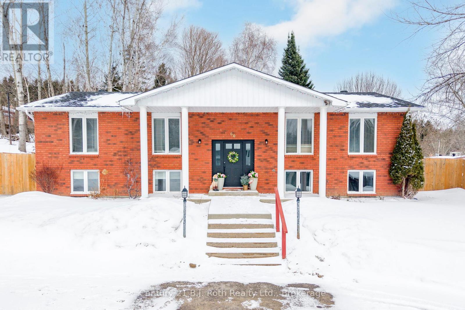 60 Lepage Drive, Penetanguishene, Ontario  L9M 1R5 - Photo 3 - S12896734