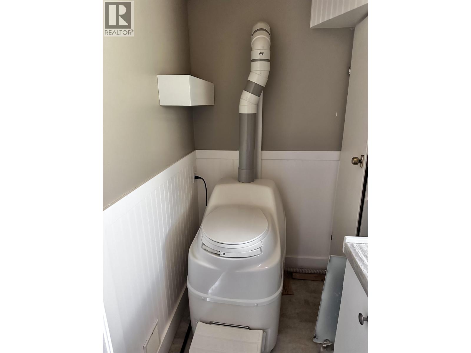 2855 Hoover Bay Road, Canim Lake, British Columbia  V0K 1J0 - Photo 12 - R3123061