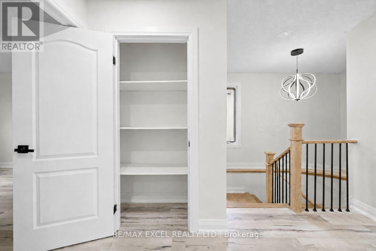 Main - 173 Kersey Crescent, Richmond Hill, Ontario  L4C 8X7 - Photo 11 - N13111772