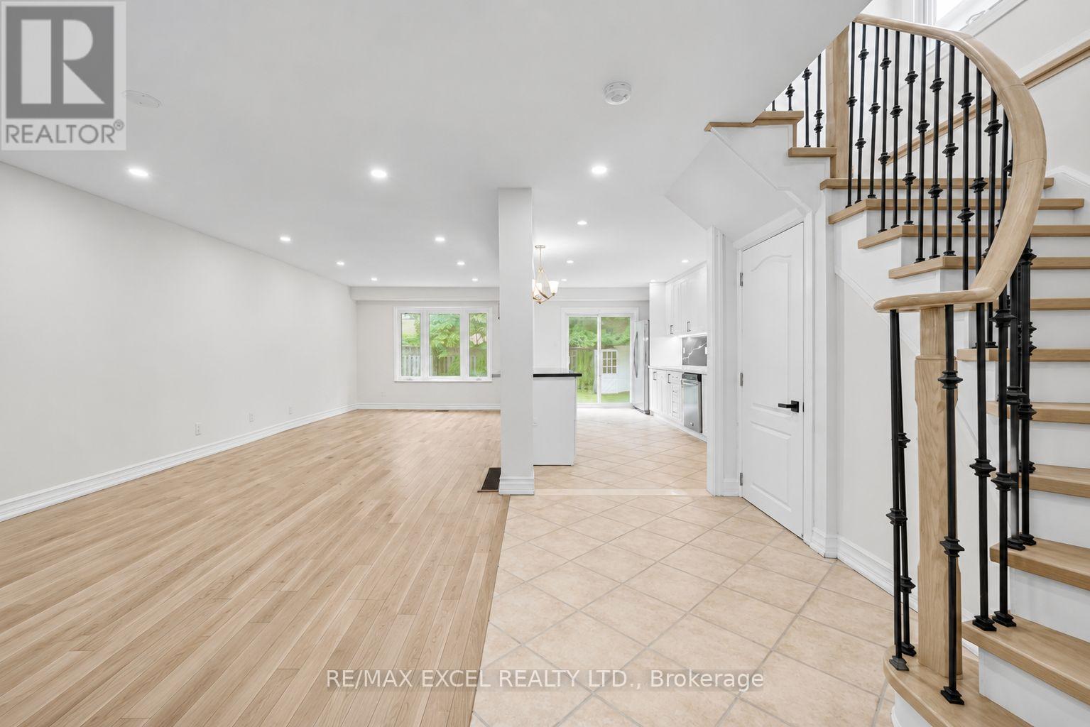 Main - 173 Kersey Crescent, Richmond Hill, Ontario  L4C 8X7 - Photo 4 - N13111772