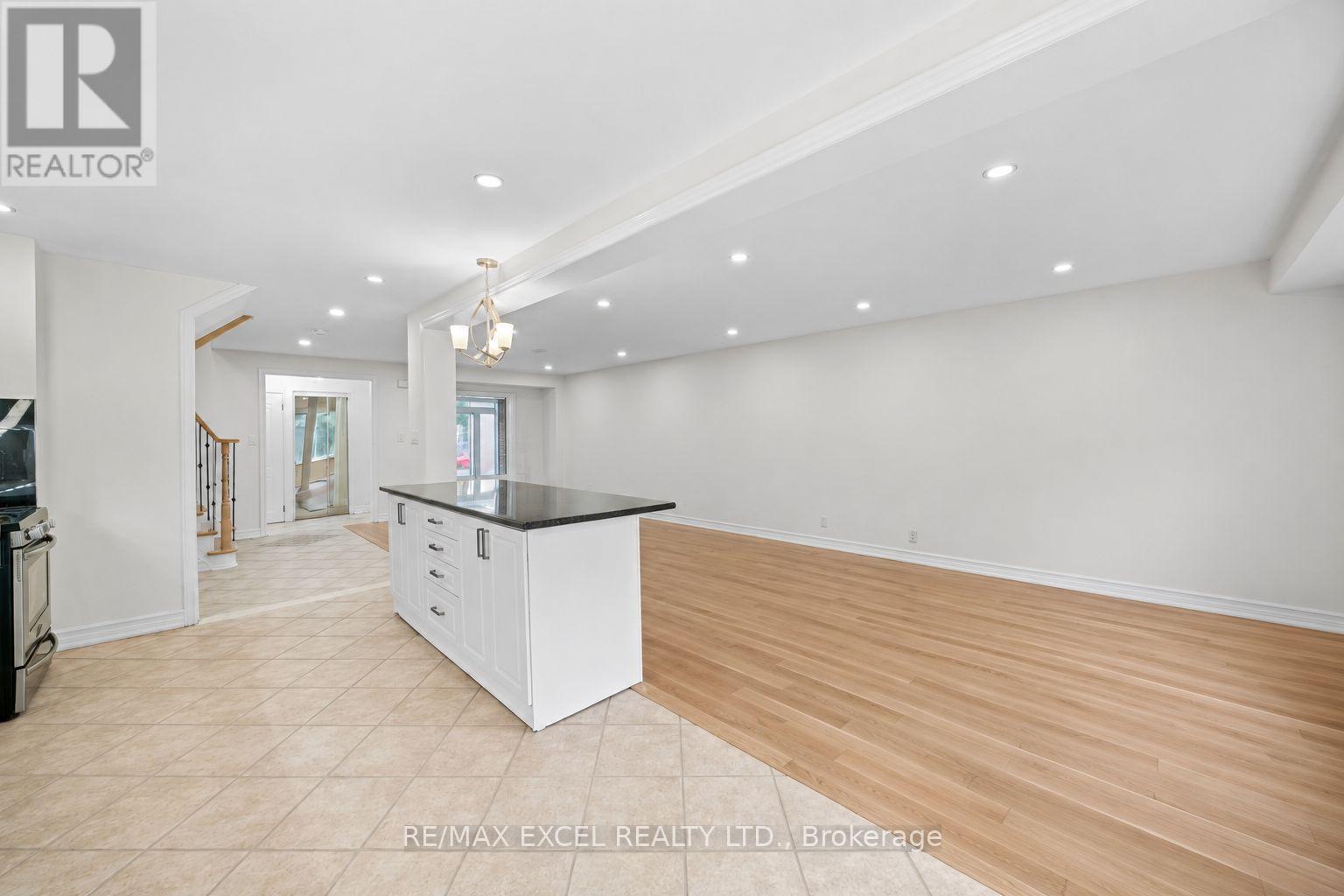 Main - 173 Kersey Crescent, Richmond Hill, Ontario  L4C 8X7 - Photo 6 - N13111772