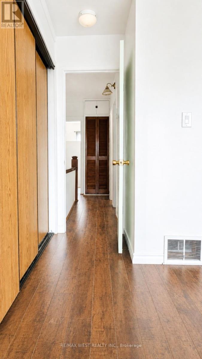 Upper - 321 Caledonia Road, Toronto, Ontario  M6E 4T4 - Photo 10 - W12825042