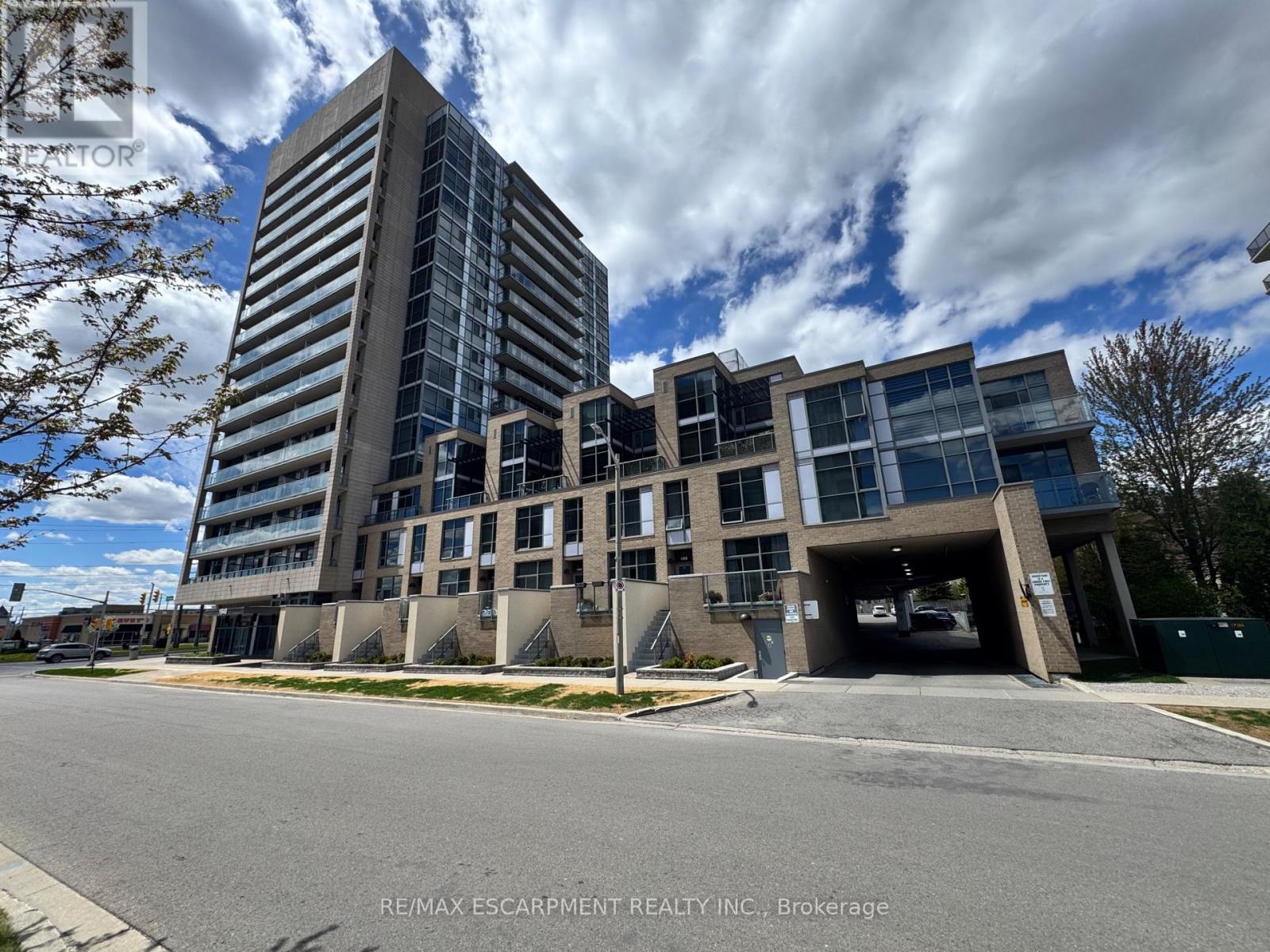 809 - 1940 Ironstone Drive, Burlington, Ontario  L7L 0E4 - Photo 2 - W12856962