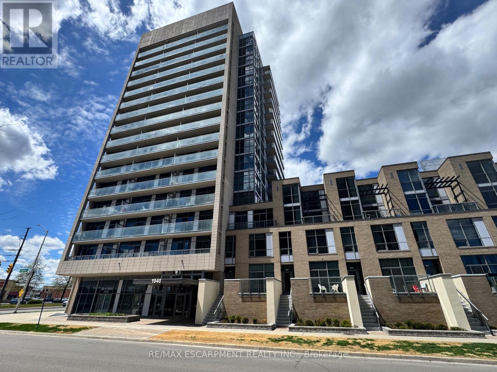 809 - 1940 IRONSTONE DRIVE, Burlington, Ontario
