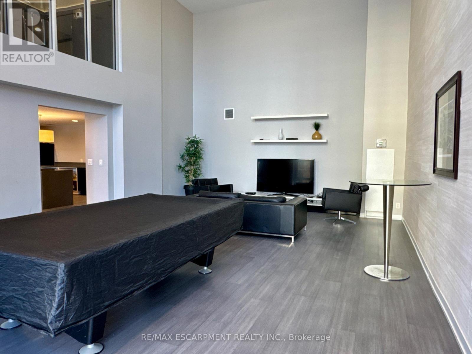 809 - 1940 Ironstone Drive, Burlington, Ontario  L7L 0E4 - Photo 46 - W12856962