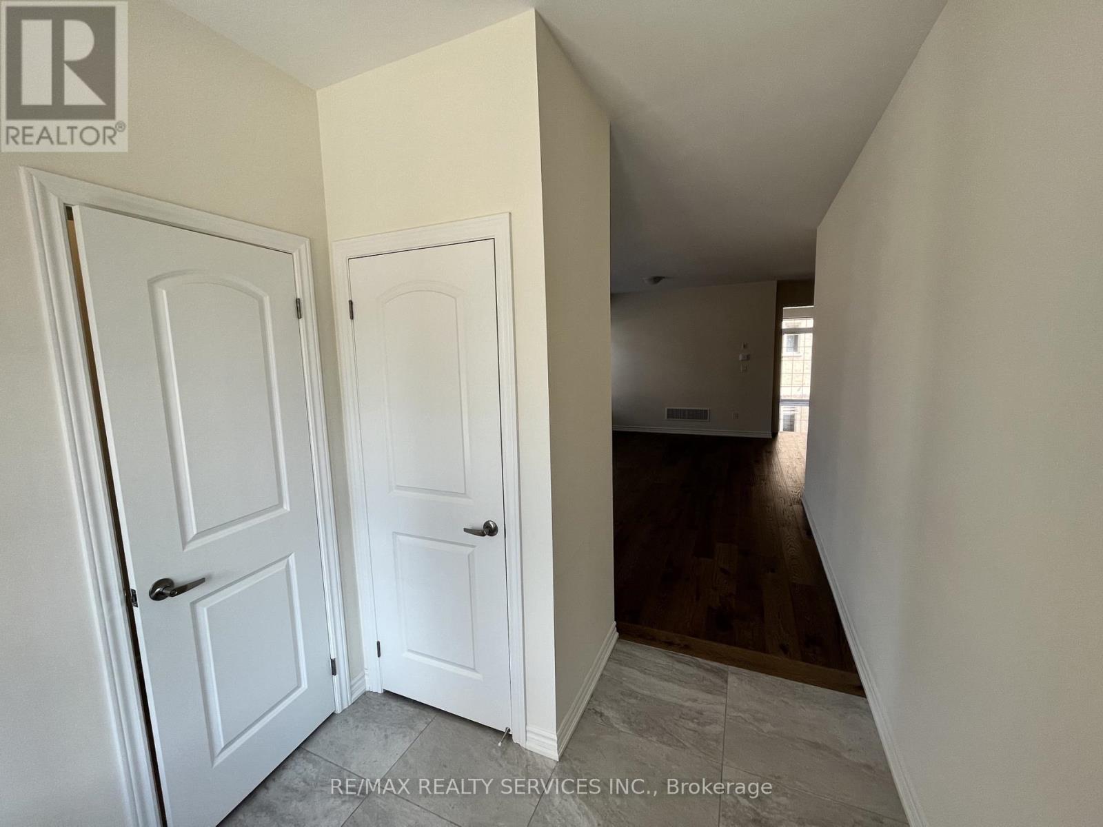 7 Zeus Gate, Brampton, Ontario  L6R 4C1 - Photo 5 - W13115562