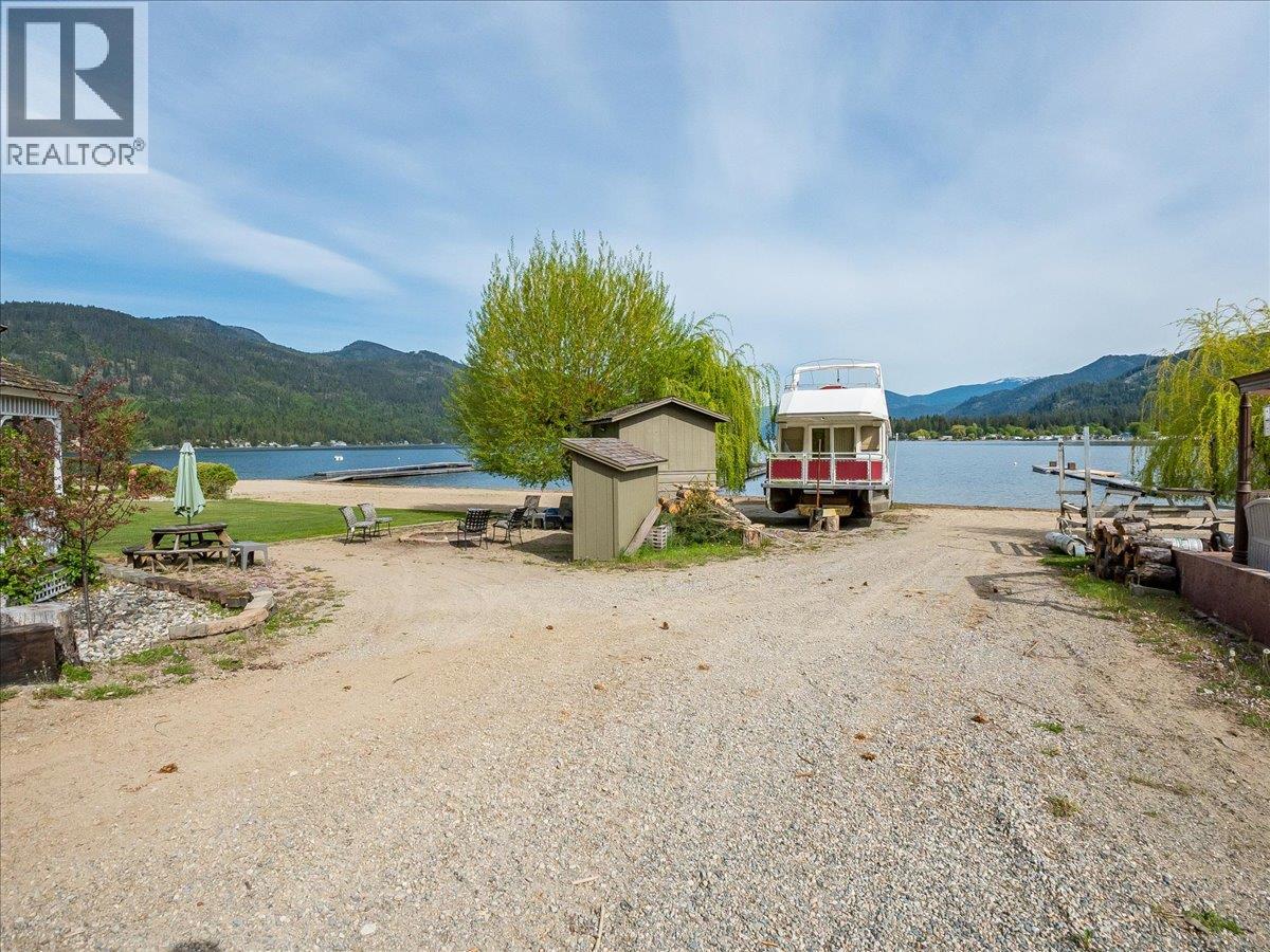 100 Sandner Road, Christina Lake, British Columbia  V0H 1E0 - Photo 12 - 10386657