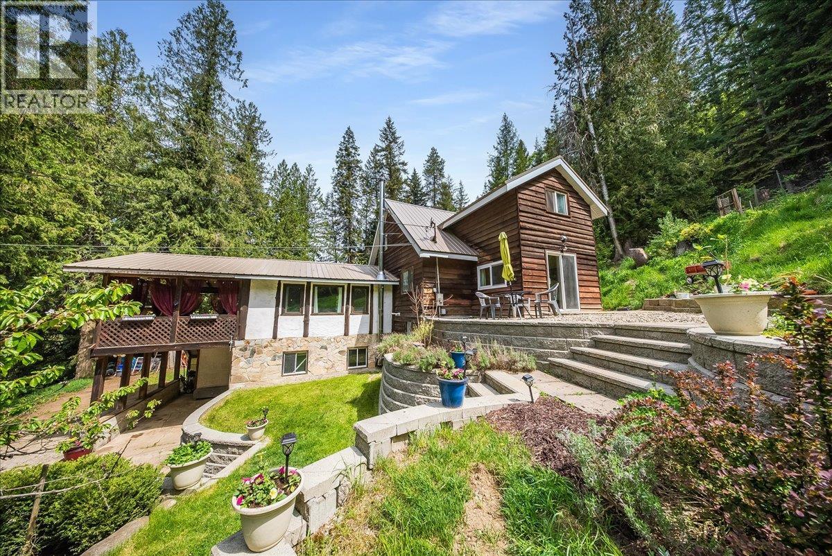 2280 Old Salmo Road, Fruitvale, British Columbia