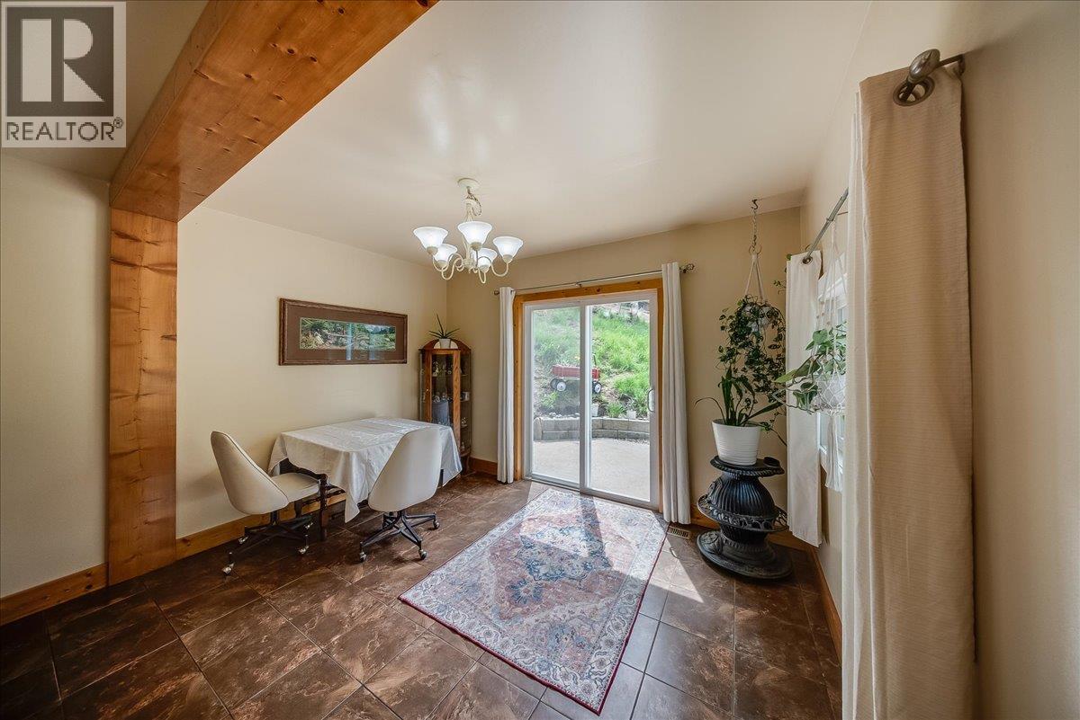 2280 Old Salmo Road, Fruitvale, British Columbia  V0G 1L1 - Photo 16 - 10387010
