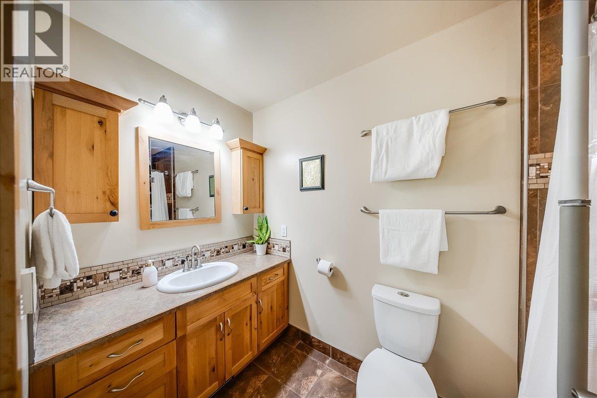 2280 Old Salmo Road, Fruitvale, British Columbia  V0G 1L1 - Photo 18 - 10387010