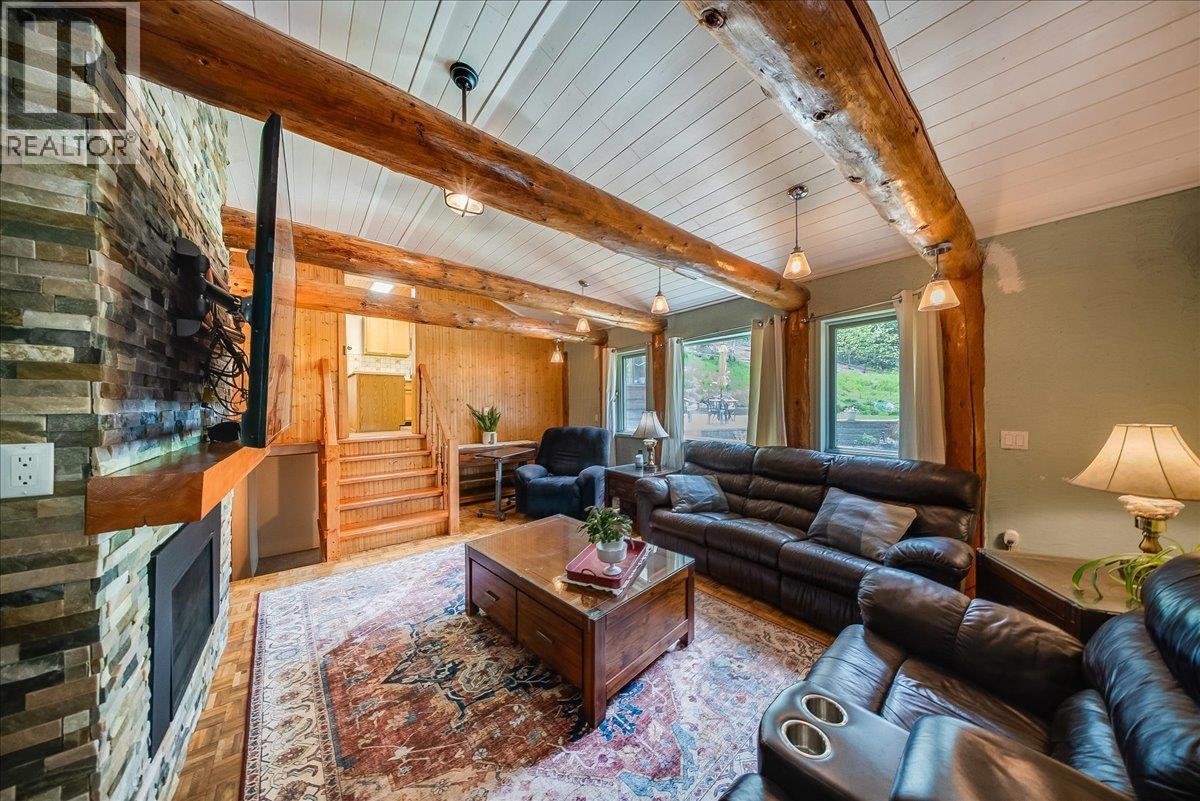 2280 Old Salmo Road, Fruitvale, British Columbia  V0G 1L1 - Photo 7 - 10387010
