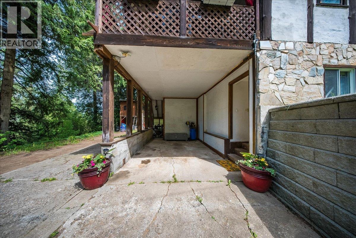 2280 Old Salmo Road, Fruitvale, British Columbia  V0G 1L1 - Photo 52 - 10387010