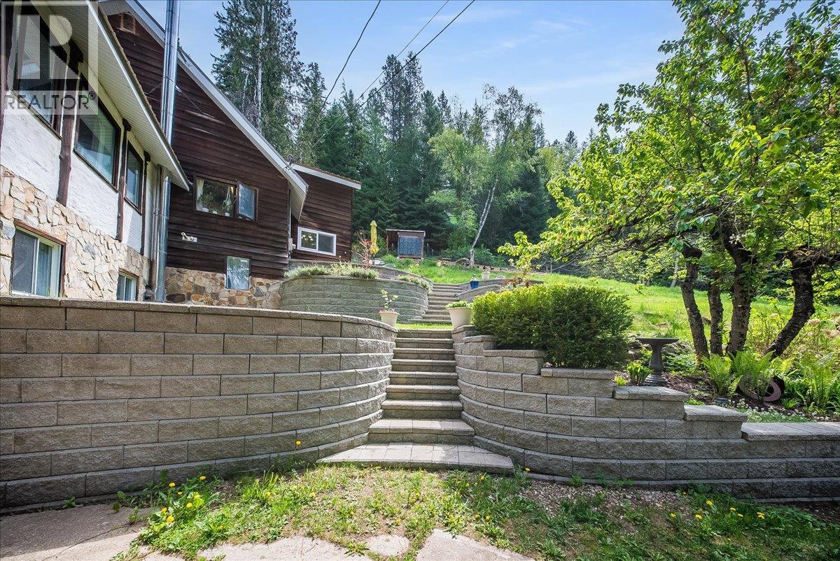 2280 Old Salmo Road, Fruitvale, British Columbia  V0G 1L1 - Photo 43 - 10387010