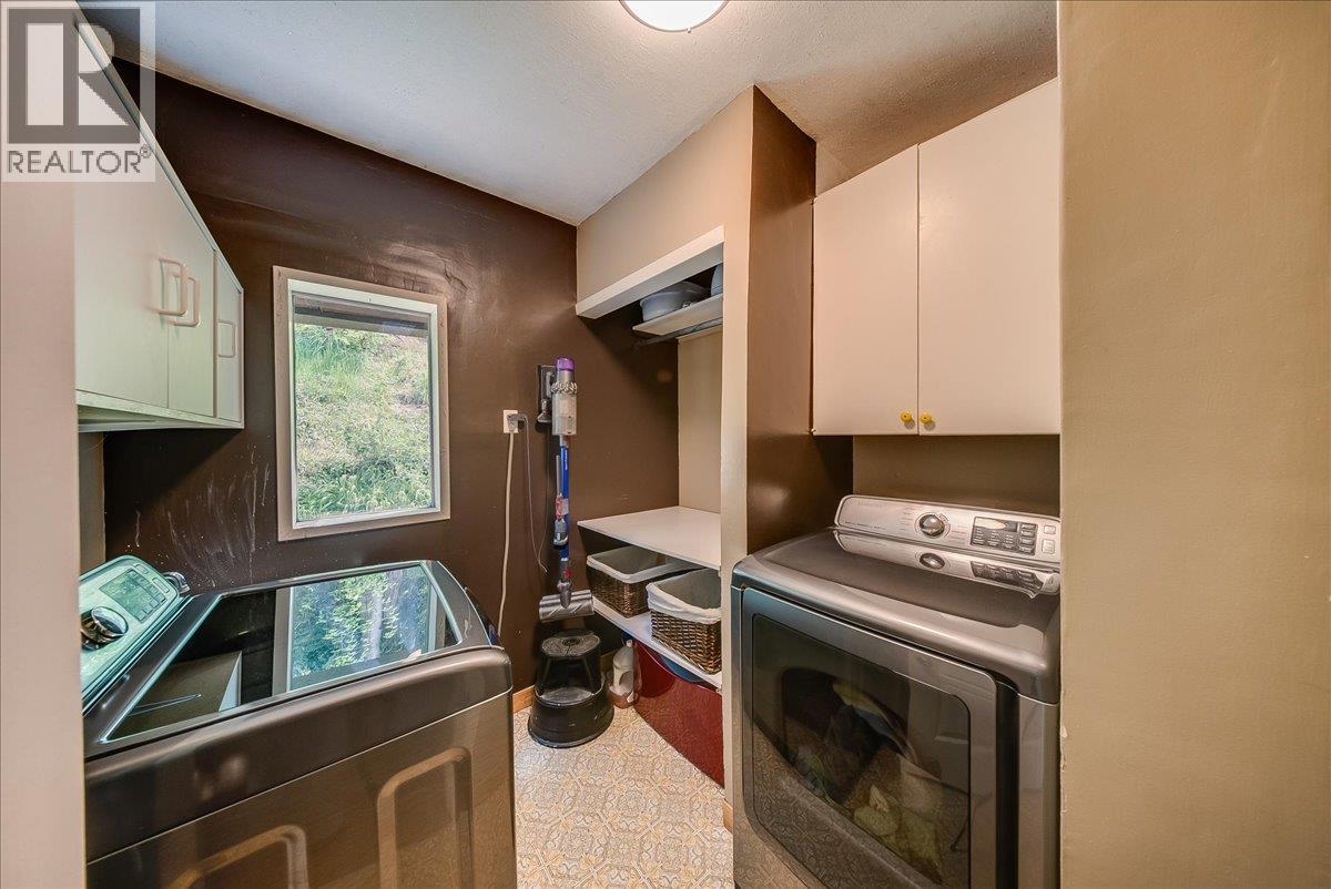 2280 Old Salmo Road, Fruitvale, British Columbia  V0G 1L1 - Photo 35 - 10387010