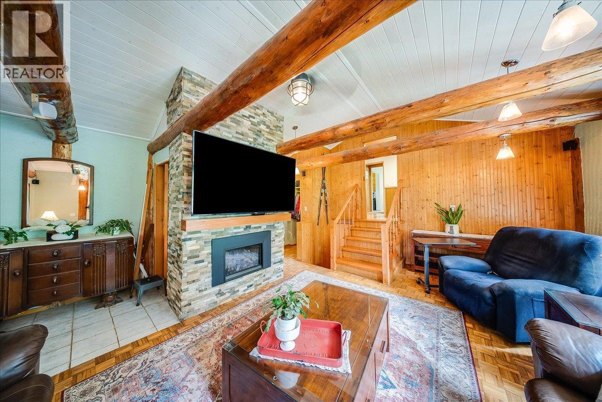 2280 Old Salmo Road, Fruitvale, British Columbia  V0G 1L1 - Photo 8 - 10387010