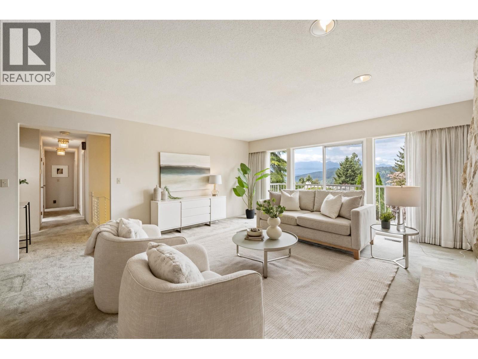 2322 Huron Drive, Coquitlam, British Columbia  V3J 6Y6 - Photo 4 - R3123006