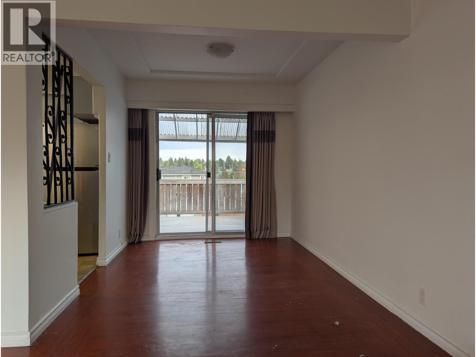 8052 11th Avenue, Burnaby, British Columbia  V3N 2N7 - Photo 3 - R3122309