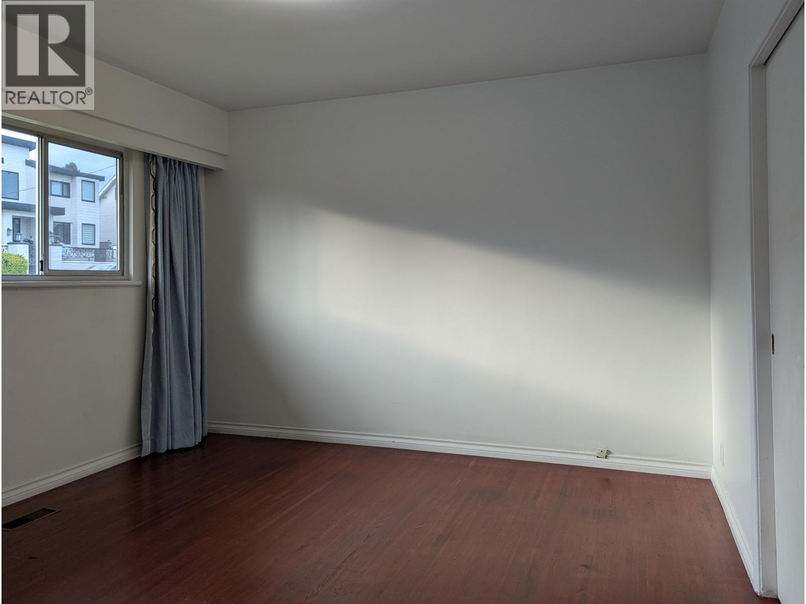 8052 11th Avenue, Burnaby, British Columbia  V3N 2N7 - Photo 6 - R3122309
